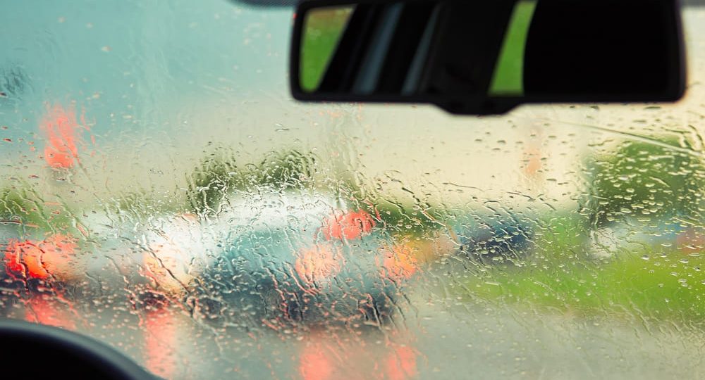 Cómo manejar bajo la lluvia en Panamá sin poner en riesgo tu seguridad