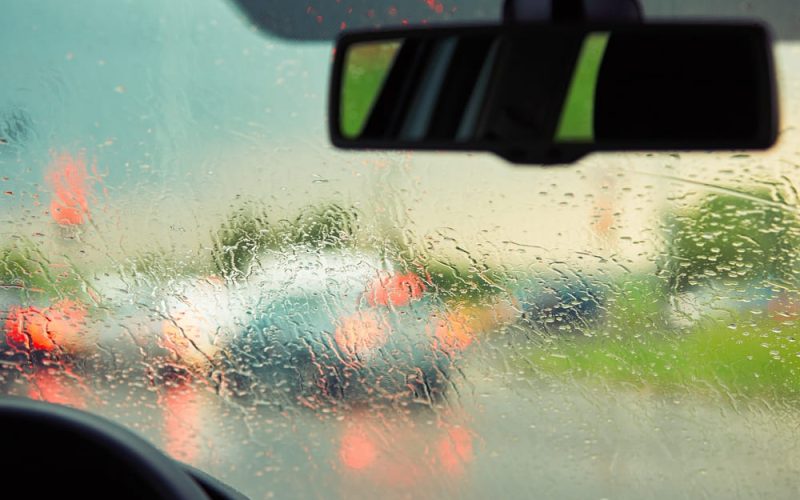 Cómo manejar bajo la lluvia en Panamá sin poner en riesgo tu seguridad